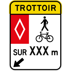 Voie réservée aux bicyclettes sur trottoir