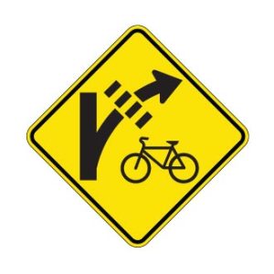 Signal avancé de passage pour bicyclettes dans un îlot déviateur