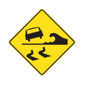 Chaussée glissante à cause des vagues