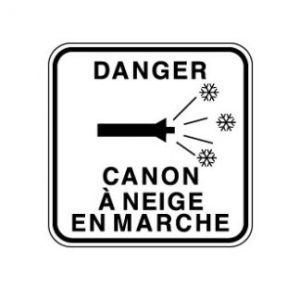 Canon à neige en marche